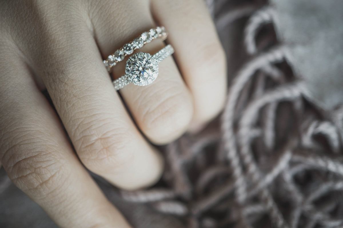 Diamond Engagement Rings: How and Where to Buy