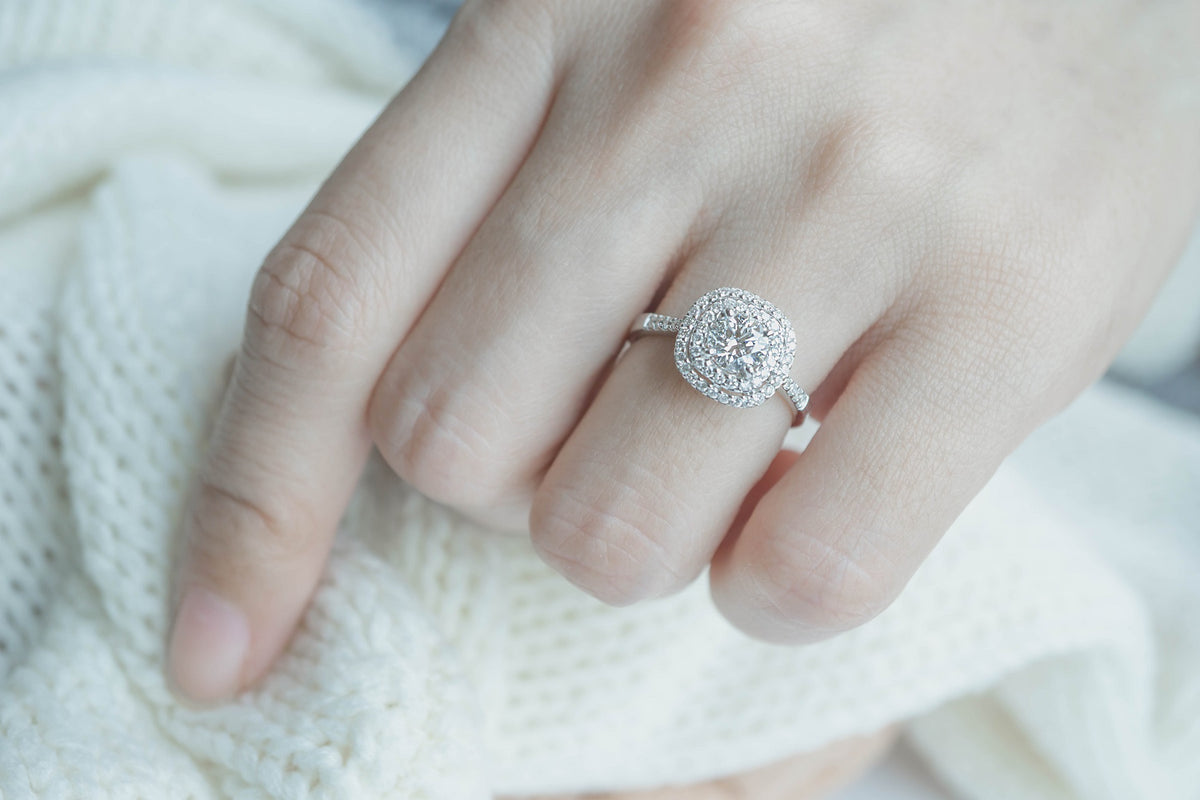 Classic floating diamond on sale ring